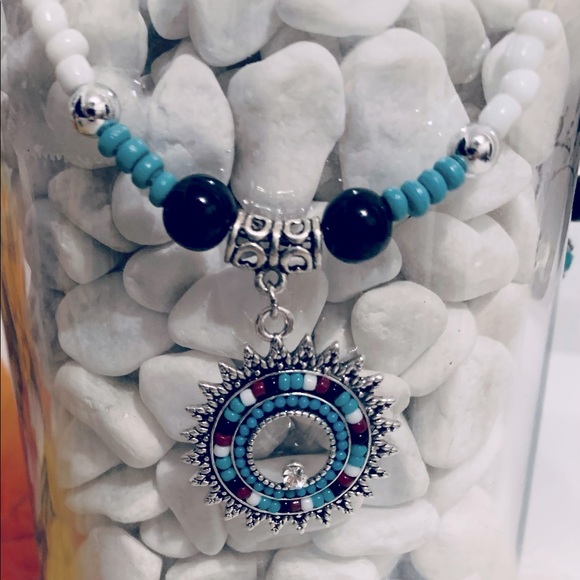 Necklace and earrings set - Picture 4 of 6